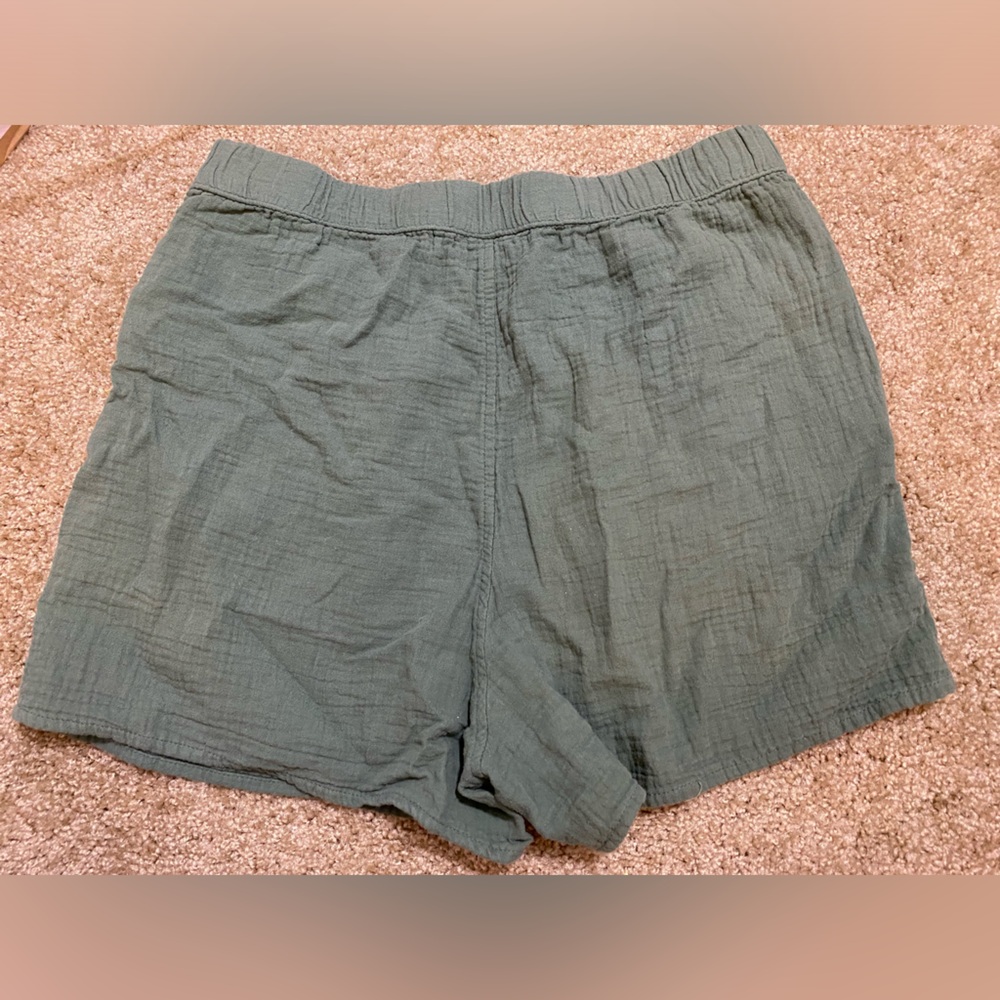 Universal Thread Shorts size medium - Picture 2 of 6